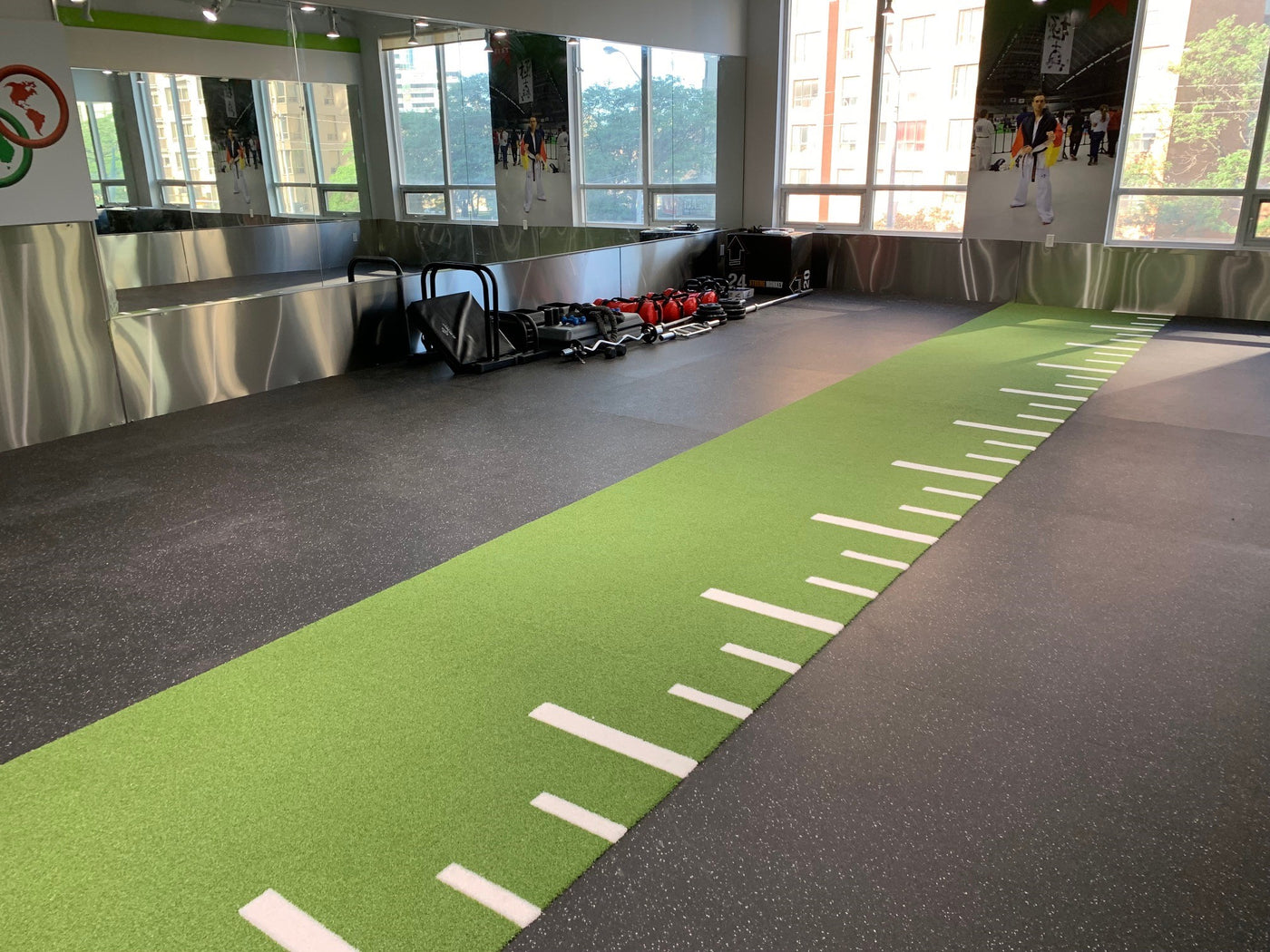 Green turf + hash marks.jpg__PID:8f97ae31-1d85-4f4b-84b9-d5763f442d07